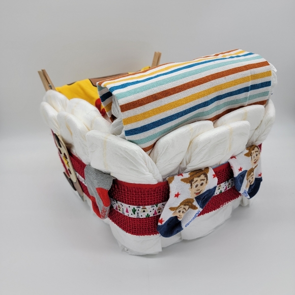 Toy Story - Woody bassinet diaper cake - Picture 9 of 13